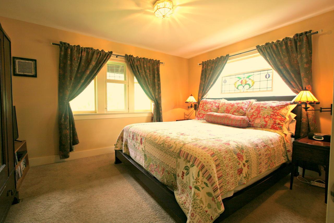 Kangaroo House Bed & Breakfast Eastsound Экстерьер фото