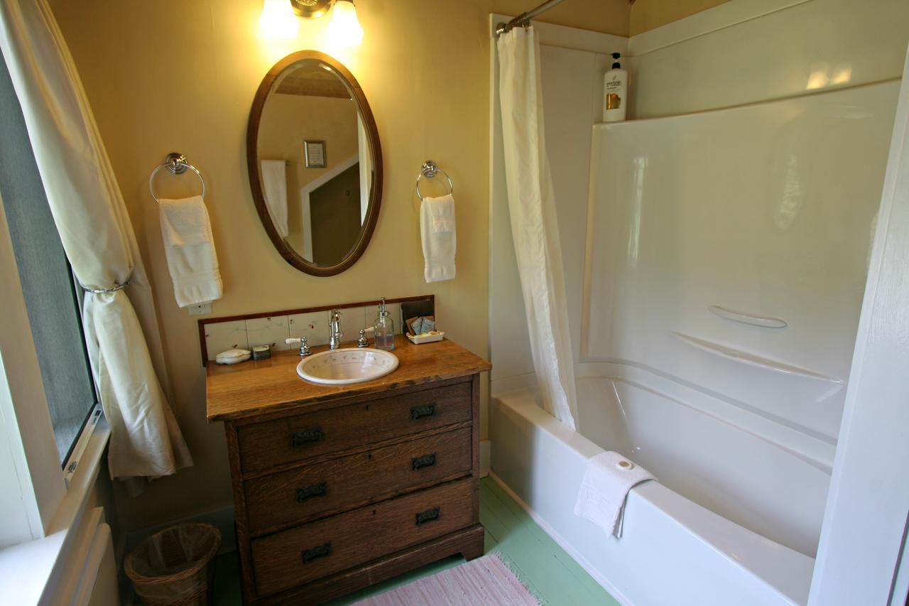 Kangaroo House Bed & Breakfast Eastsound Экстерьер фото